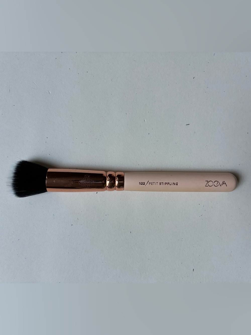 ZOEVA 122 Petit Stippling Brush - Rose Golden Collection